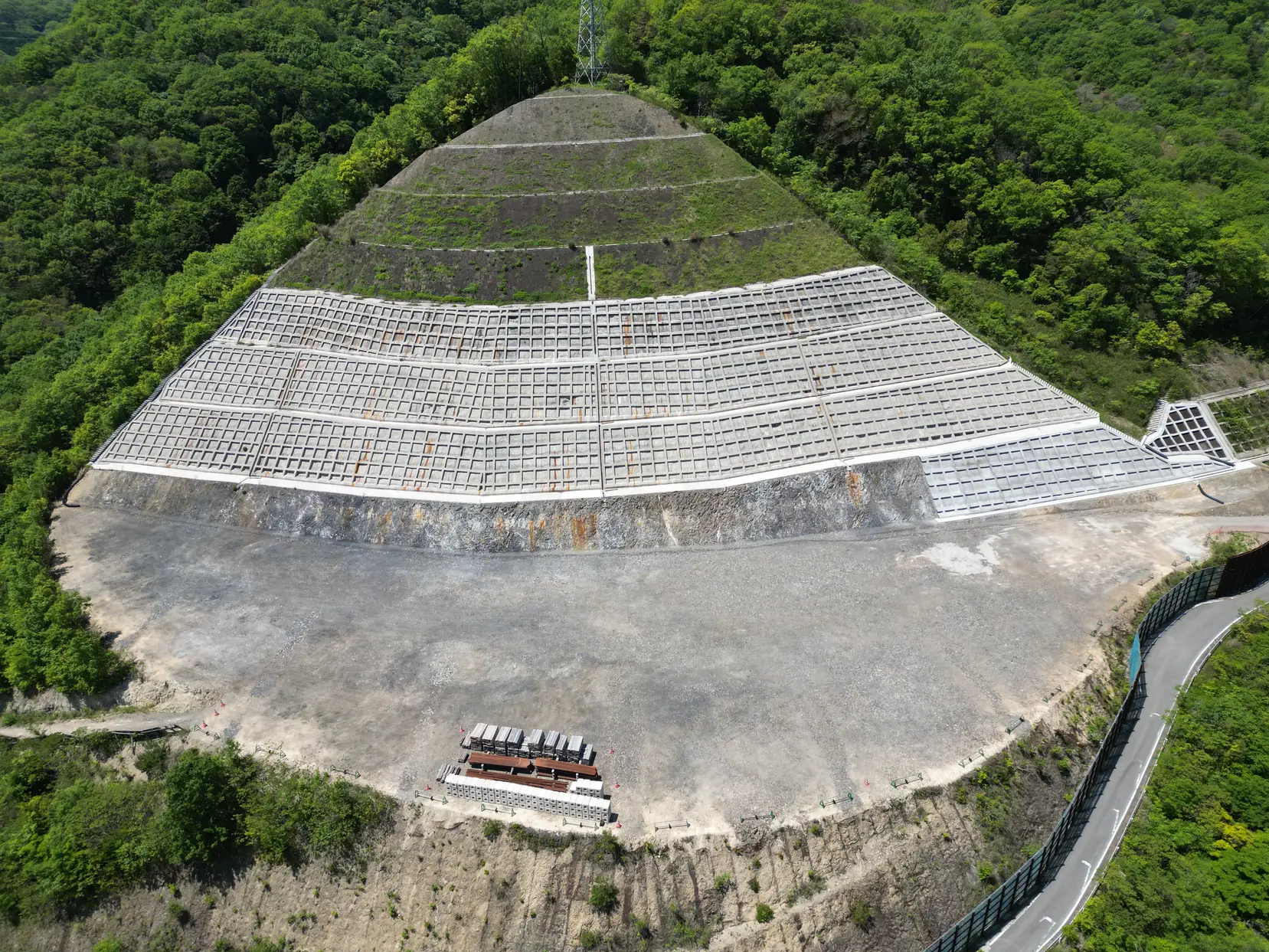 開敷が施工した法面保護工事の空撮