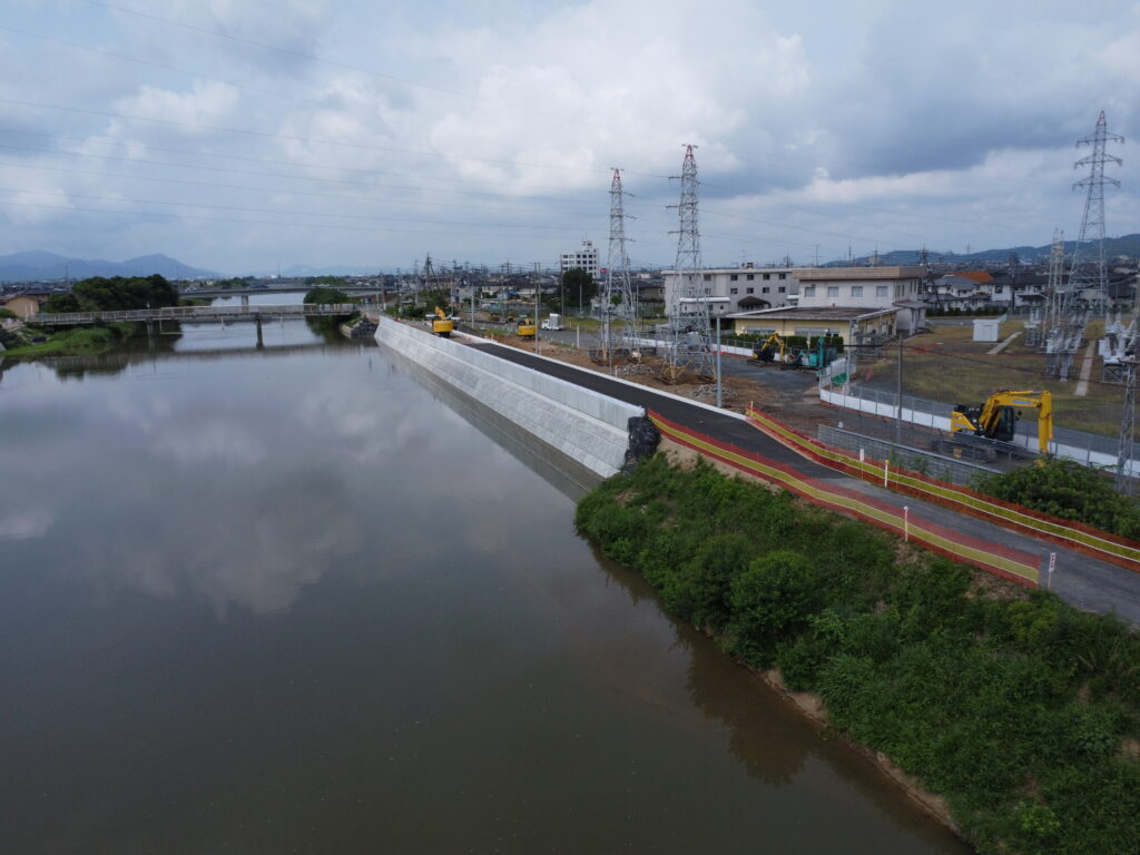 公共　河川激特工事（護岸工その6）の施工写真