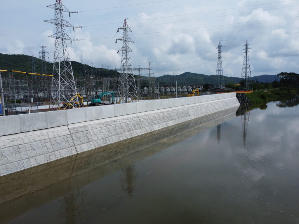 公共　河川激特工事（護岸工その6）の施工写真