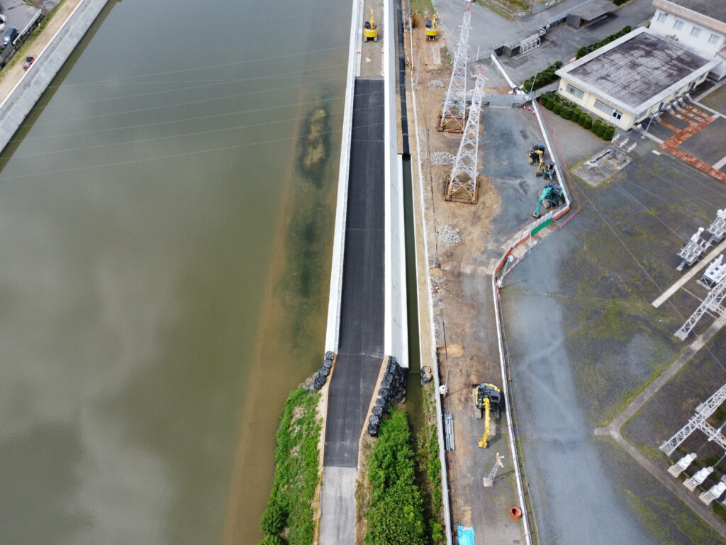 公共　河川激特工事（護岸工その6）の施工写真
