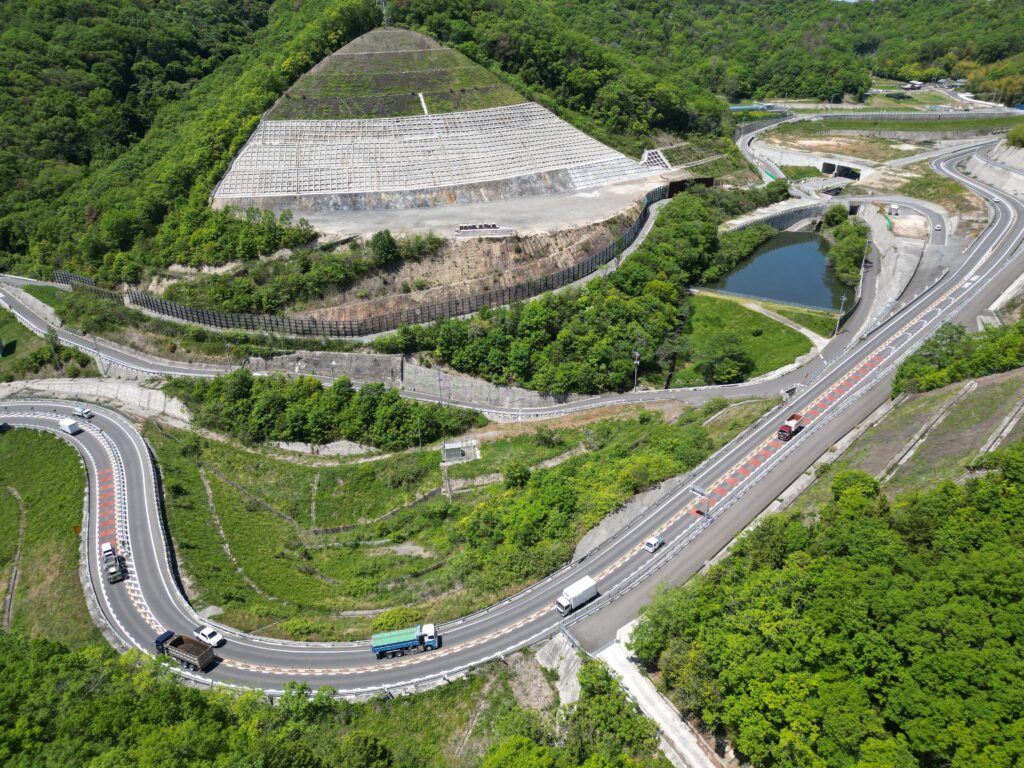 県道佐伯長船線道路改良工事（7-2）の施工写真