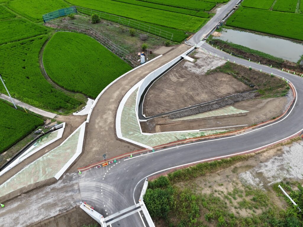 公共　単県　河川激特工事（坂本橋取付道路工）