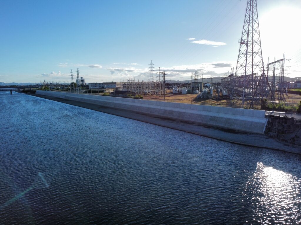 公共　河川激特工事（護岸工その13）の施工写真