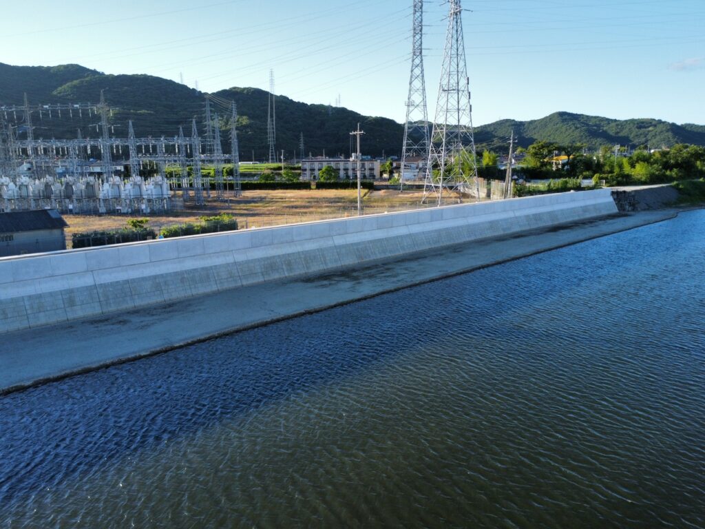 公共　河川激特工事（護岸工その13）の施工写真