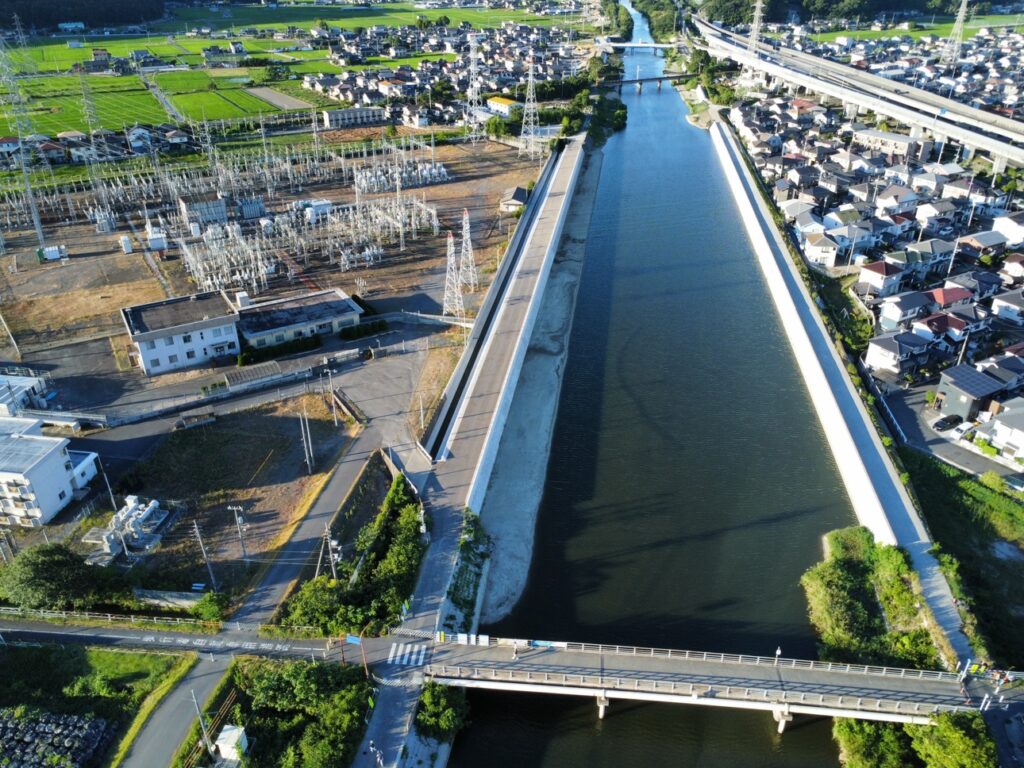公共　河川激特工事（護岸工その13）の施工写真